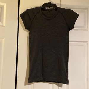 Lululemon Swiftly top